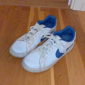 Nike skor - Storlek 42,5, skick 7/10, ingen box, finns i Lerum