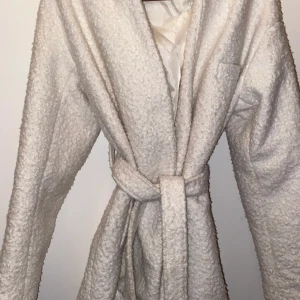 Vit kappa  - Storlek 36