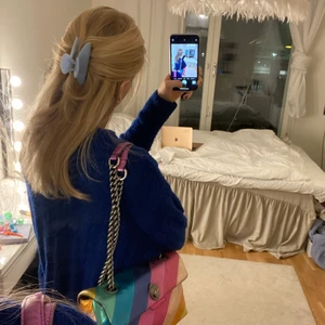 Blå stickad tröja  - Jättefin blå varm skön stickad tröja från mango ❤️❤️ strl S men skulle säga att dne passar XS-M beroende på hur man vill att den ska sitta 💕💕 köpare står för frakt 💕💕