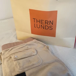 Juicy Couture byxor  - Säljer nu mina juicy eftersom att jag köpt fel storlek och de kan inte lämmnas tillbaks. De är helt nya och i mycket bra skick! Jag kan också byta till en mindre storlek i vilken färg som helst, om du är intresserad så skriv till mig !pris kan diskuteras¡