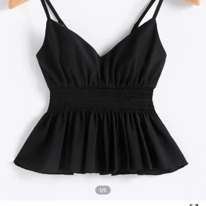 Svart linne - Supersött svart linne från shein. Fick hem det idag men den var var för liten vilket var så synd. (Lånade bilder)