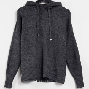 Stickad hoodie - Grå stickad hoodie från asos, mycket bra skick