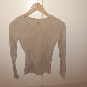 Långarmad - En ljus ljus brun långärmad. Jättefin tröja. 