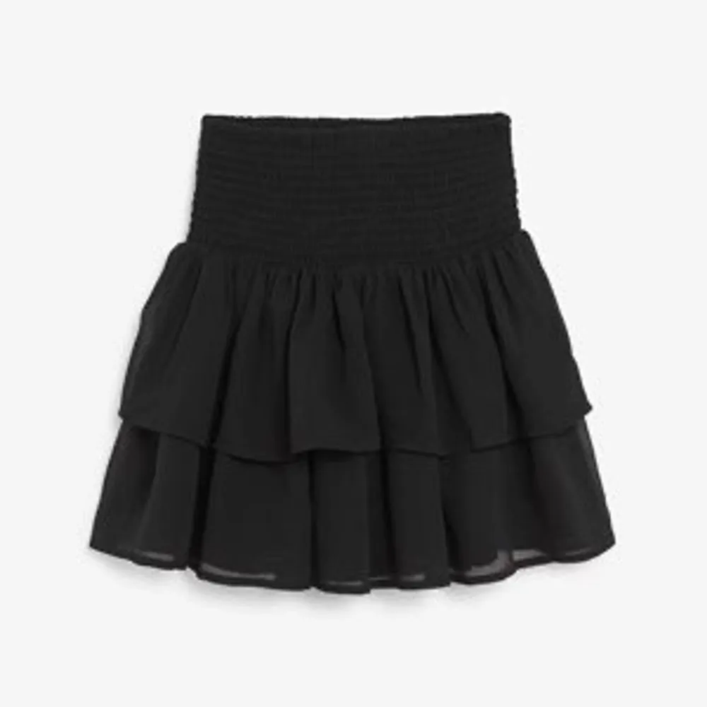 Lägger upp denna kjol igen på grund av oseriös köpare. Jättefin volang kjol från Kappahl som är slutsåld💓 . Kjolar.