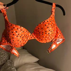 Orange bikini överdel från shein i storlek L