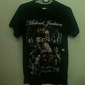 Michael jackson vintage tee - Tröjan har en liten slits vid nacken men annars i väldigt bra skick. 