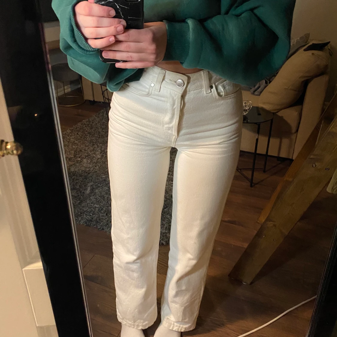 Vit/beigea vida byxor från Bikbok  - 90