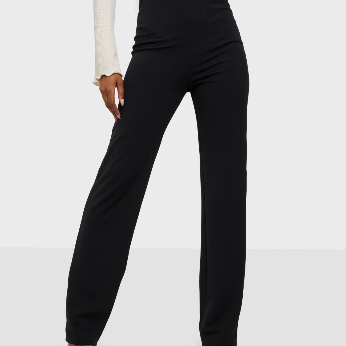 Svarta straight pants Nelly 