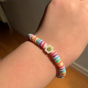 Sweet flower colors - Säljer detta armband,jag gör det själv så om du är intresserad behöver du inte vara orolig för att det kommer säljas💗
