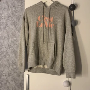 Hoodie från hm i s - Fin hoodie från hm i storlek s använder inte längre 