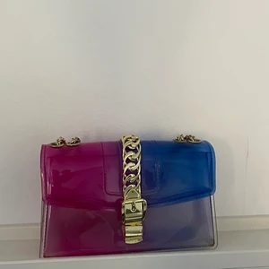 Väska  - Superfin väska som piffar upp allting. nypriset 499kr