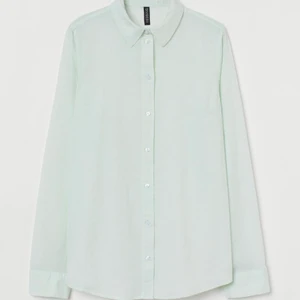 Randig skjorta  - Randig mintgrön skjorta från H&M. Aldrig använd med prislappen kvar. 