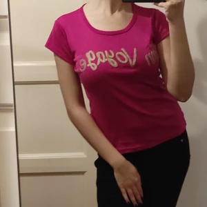 T-shirt - Rosa t-shirt i ny skick