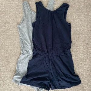 Byxdress - Byxdress köpt från zalando! Älskar, men tyvärr förliten. Perfect att ha till stranden eller hemma en sommarkväll! Säljer dom var för sig, 50 kr st