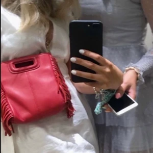 Klänning från zara - Världens sötaste sommarklänning från zara som tyvärr inte kommer till användning längre. 🤍som ny i ett jättefint skick!❣️ 