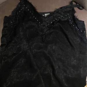 Nattlinne från Hm - Säljer min suuuper sköna nattlinne från HM. Knappt andvänd💗 