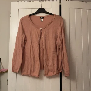 Kofta  - Kofta från hm i strl L passar även M. 40kr!