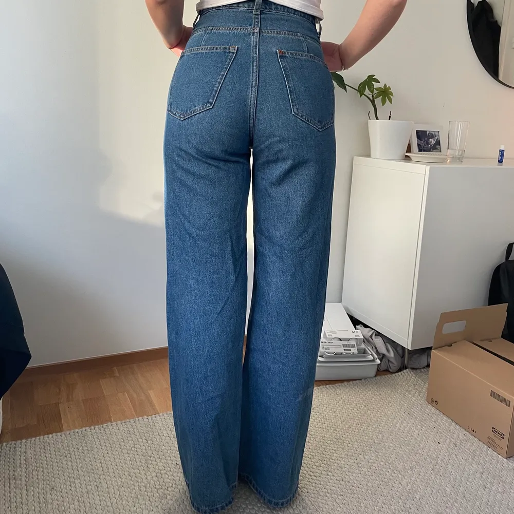 Jeans från hm i storlek 36💓 köparen står för frakt🌸. Jeans & Byxor.