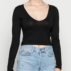 Svart långärmad - Ifrån even&odd💗 knappast andvänd!