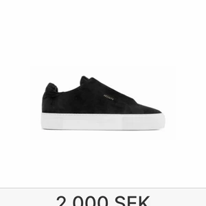 Axel arigato  - Säljer mina Axel arigato skor som jag köpte för ca 1 år sen. Köptes för 2000 kr och tvättar såklart dem om någon är intresserad. Bud på 1500!!