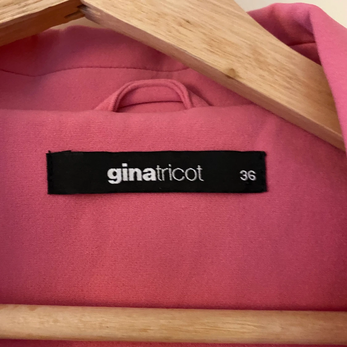 Rosa kavaj från Ginatricot - 90