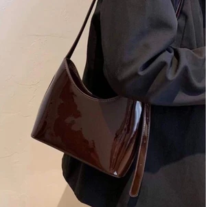 Brun lak taske ubrugt  - Ubrugt 