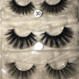 Lösögonfransar  - Jätte snygga lösögonfransar, helt nya och aldrig använda., 50kr för 2, 30kr för 1 . Fransborste ingår ✨ Nummer 30 är såld