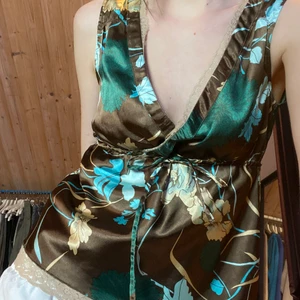 Blommig topp - Jätte fin blommig topp/linne.