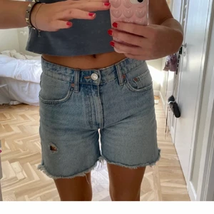 Zara shorts - Säljer mina as snygga zara shorts med en ficka (lånade bilder)