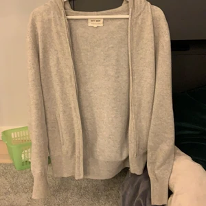 Soft goat zipper - INTRESSEKOLL på min soft goat zipper, den är i bra skick och inga defekter.