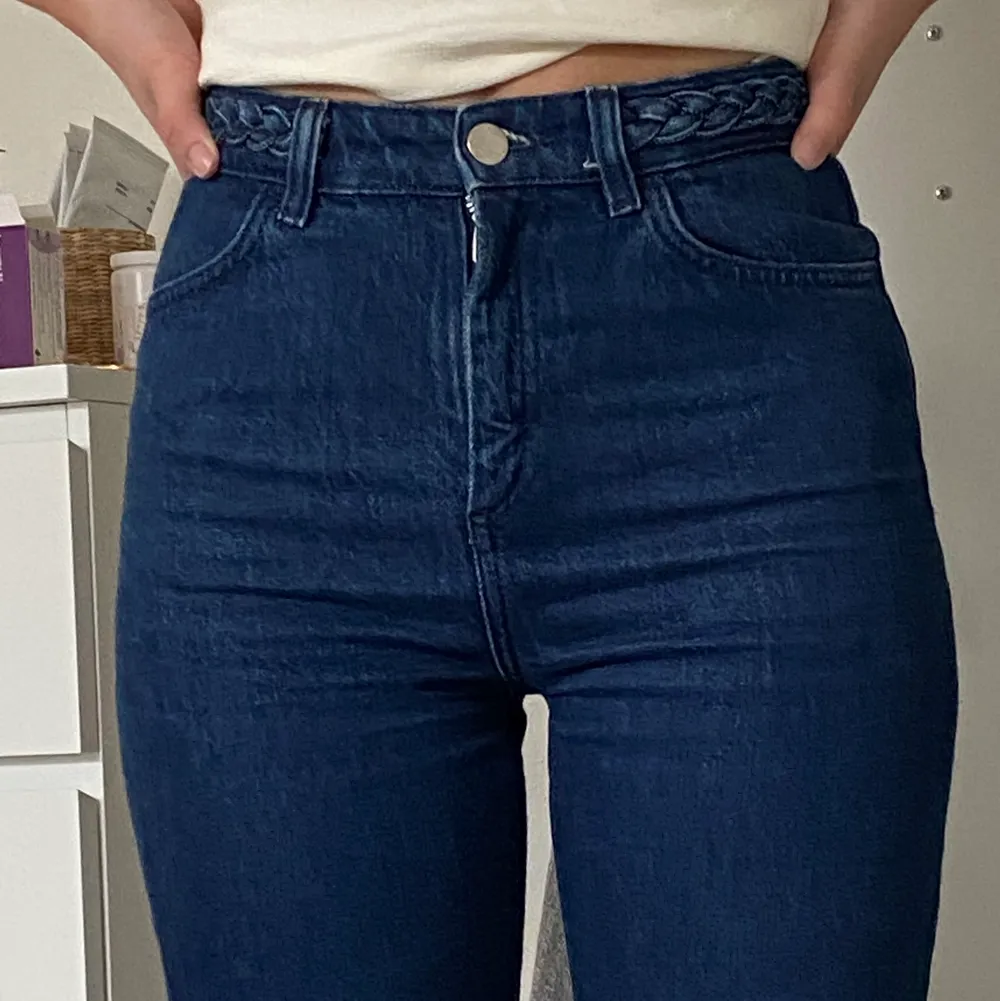 Så snygga jeans!!! Vill egentligen ej sälja men de är för små för mig strl 34 dösnygga mörkblå. Jeans & Byxor.
