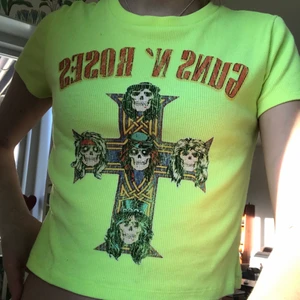 Rock topp - Ascool croppad Guns Roses topp från Italien