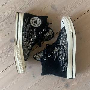 Intressekoll  - INTRESSEKOLL! har inte så mycket användning av dessa skor Därför funderar jag på att sälja dom. Säljer endast vid bra bud, buda i kommentarerna. Använda 1 gång och i bra skick💕 buda med minst 10kr. Slutar budgivningen den 18 maj kl 16