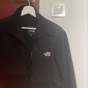 THE NORTH FACE! - Kofta från The North Face!! Storlek M men kan sitta bra som S me. 