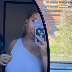 Linne - Oneshoulder linne i en ljusrosa färg - jättefin nu till sommaren. Storlek S! 70kr + frakt