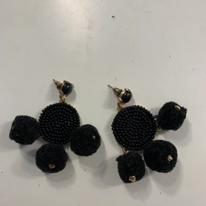 Örhängen  - Aldrig använda! Köpare står frakt💫