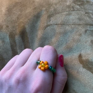 Ringar  - Hej, jag säljer söta ringar 10kr/st!❤️ det hr flera olika färger! Du kan skicka privat vilka färger du vill ha! Hoppas du vill köpa en söt ring!