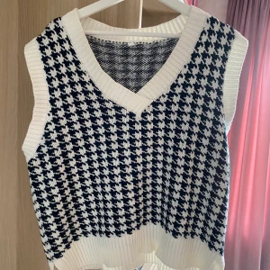 Väst - Använd tre gånger. Storlek M