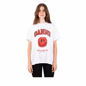 Ganni t-shirt - Säljer denna ganni t-sjukt. Skriv för egna bilder. Passar xs-s ❤️