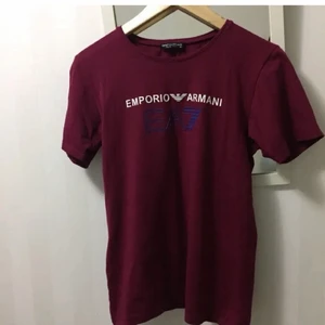 Armani T-shirt - Passar S/M. Ej äkta!