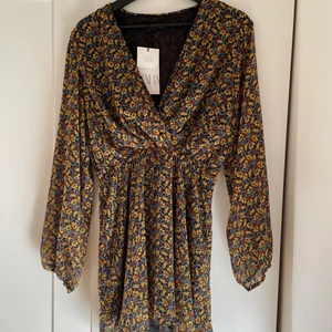 Cute summer dress - I’m selling this cute summer dress from Zara in size M! It’s new and comes with the original tag. 