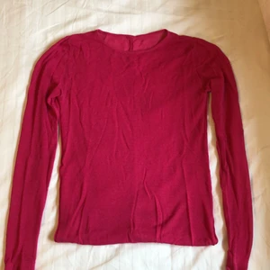 tröja - rosa typ mesh tröja, står ingen storlek men skulle säga att den passar S/M