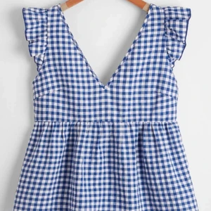 Stockholmsstil volang topp - Jag har köpt denna super fina topp från shein men i fel storlek💞 kontakta mig om du vill ha fler bilder eller om du undrar något💘69 kr + frakt💘