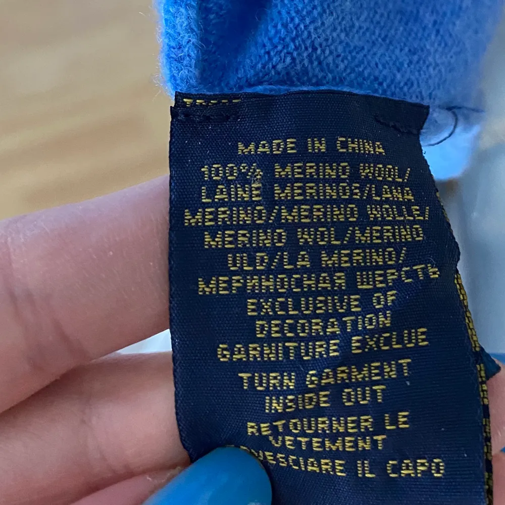 Superskön stickad tröja från Ralph Lauren i 100% merinoull! Köparen står för frakt 💕 . Stickat.