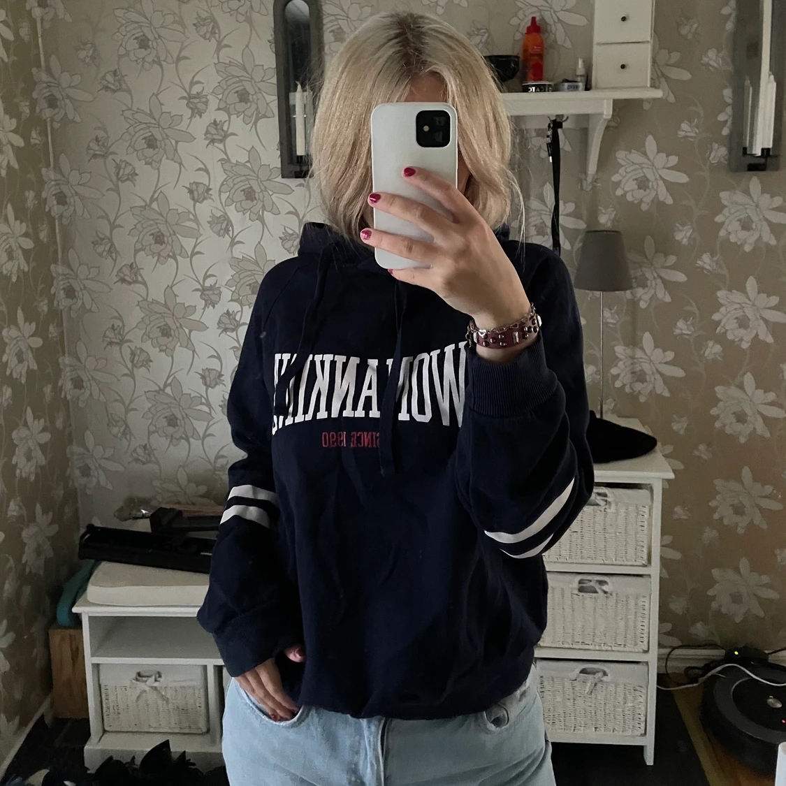 Blå hoodie med detaljer