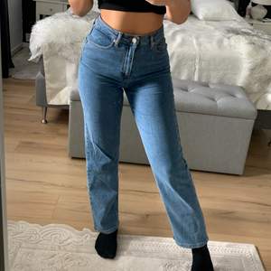 Ett par jeans från NAKD i en straight modell. Supersnygga och sköna i storlek 36. Pris går att diskutera