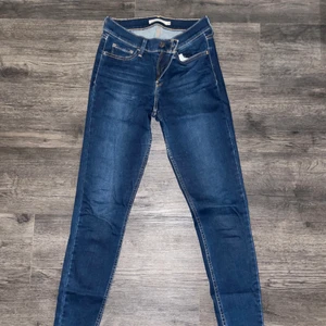 Levis jeans - Levis jeans i storlek 27. Bra skick. Köparen står för frakten!