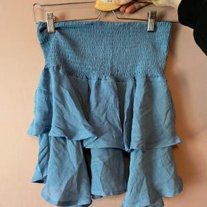 Blå volang kjol från shein i strl M/38 superfin och bra matetial