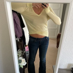 Tröja - Sååå fin tröja i en snygg modell! Går att ha på många olika sätt! Väldigt fin färg och perfekt passform! Från in wear nypris 600!