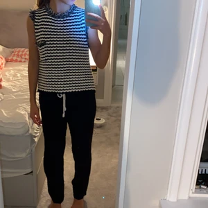 Stickad topp - Coolt linne/väst från zara. Finns inte kvar att köpa